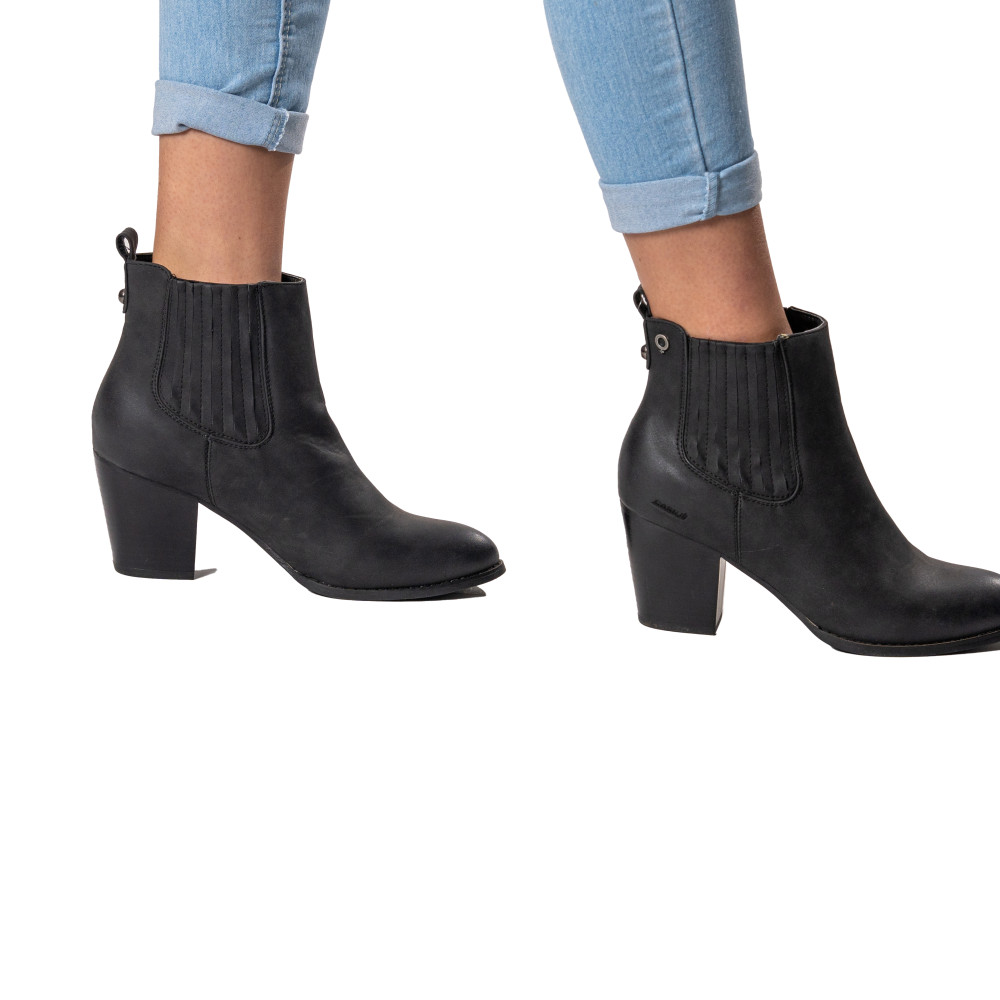 LADIES BLACK BOOTS 